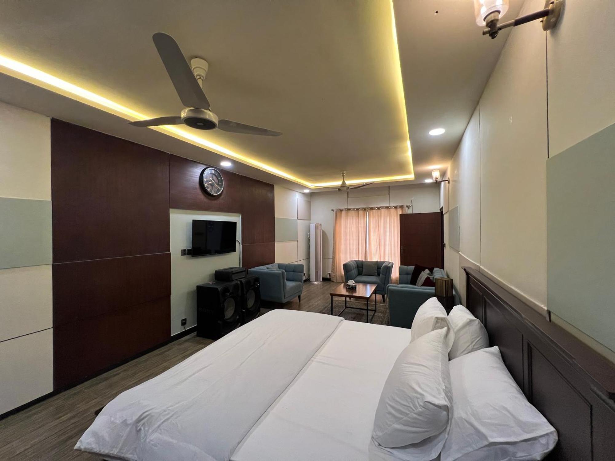 Deluxe King Room In Silverscape Residence Rawalpindi Exterior foto