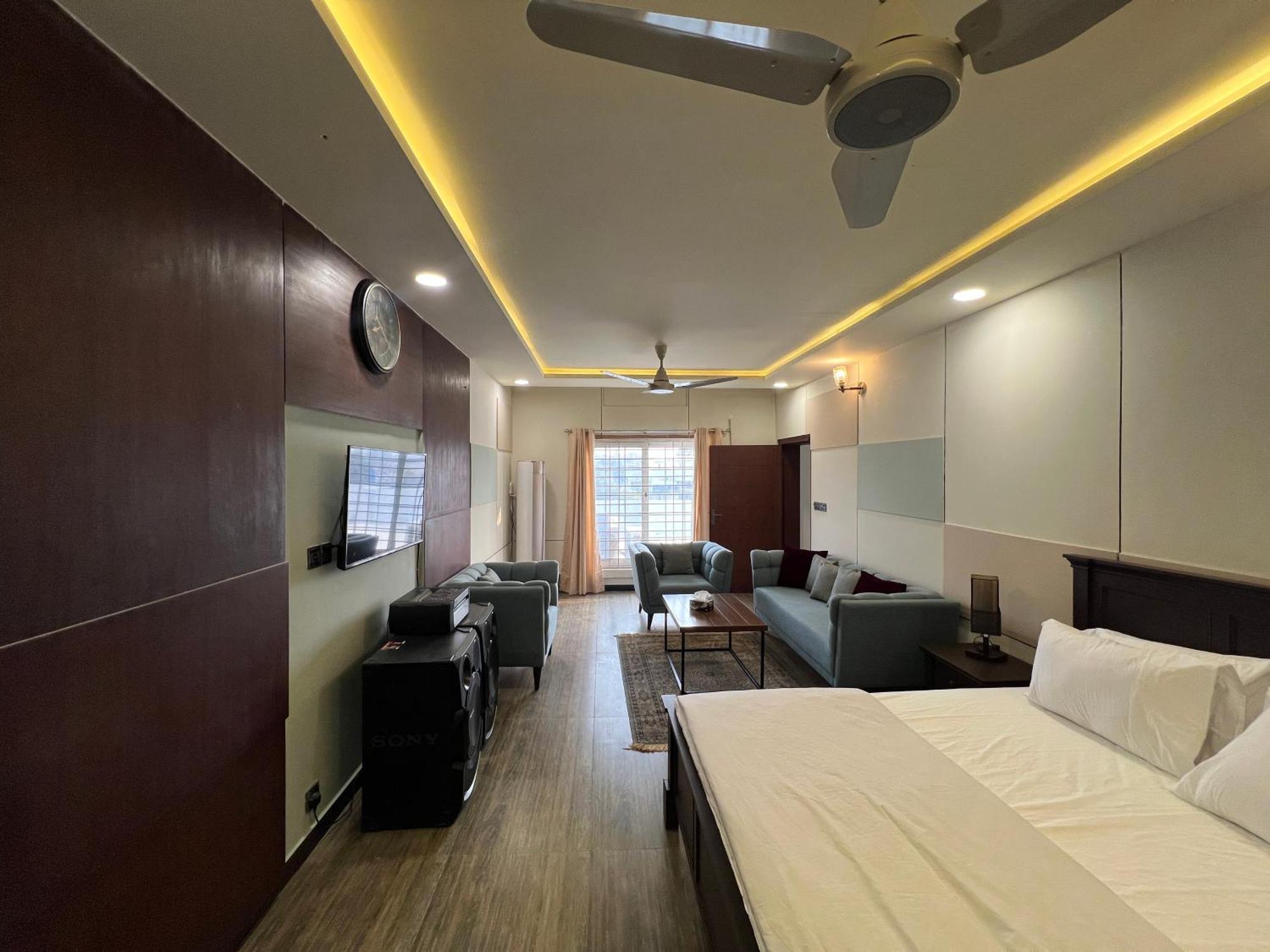 Deluxe King Room In Silverscape Residence Rawalpindi Exterior foto